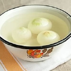 What to do with peeled onions: how to preserve them longer