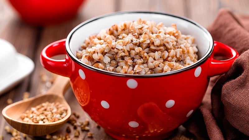 Cooking cereals easily and simply without cooking: how to steam buckwheat overnight and how it is useful