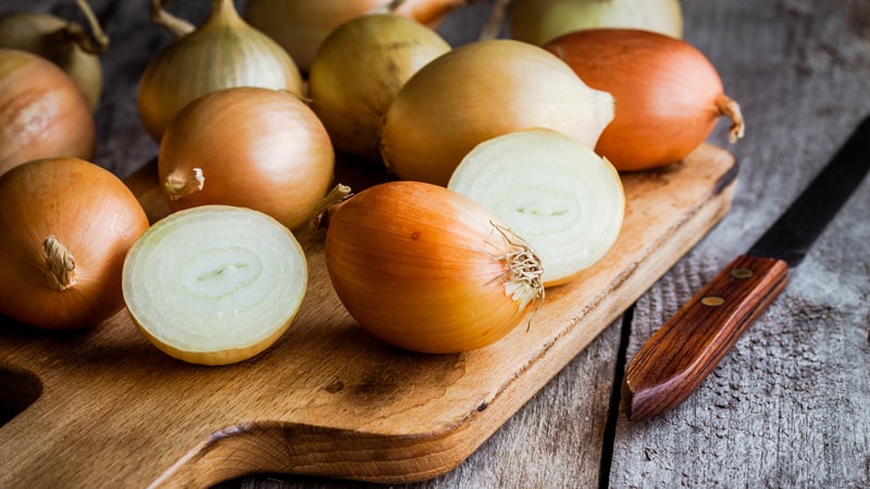 How to eat onions correctly: daily consumption rates, benefits and harms, contraindications