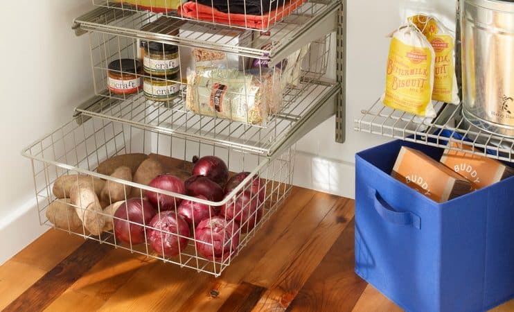 How to properly store onions: at what temperature and under what conditions