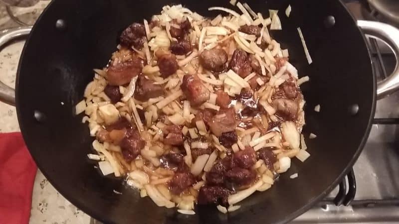 How to fry onions correctly: the best methods and delicious recipes