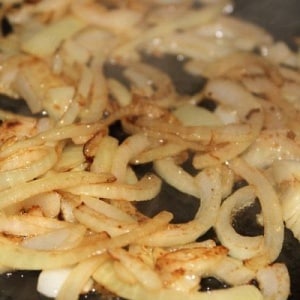 How to fry onions correctly: the best methods and delicious recipes