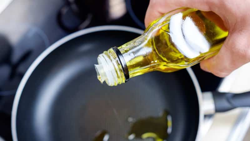 How to fry onions correctly: the best methods and delicious recipes