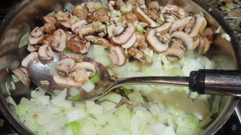 How to fry onions correctly: the best methods and delicious recipes