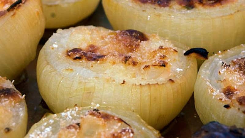How to prepare baked onions to draw out pus and use them correctly