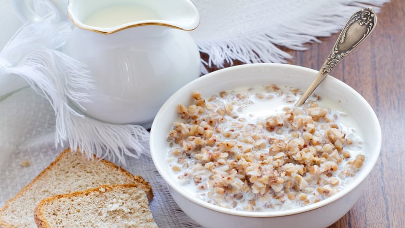 How to pour kefir over buckwheat overnight and how to use it for weight loss