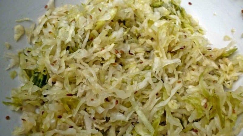 How to quickly and tasty cook sauerkraut with caraway seeds