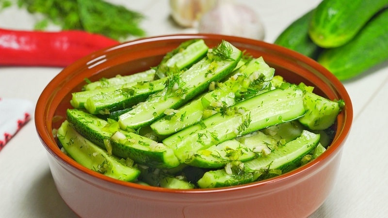 Features of pickling large cucumbers