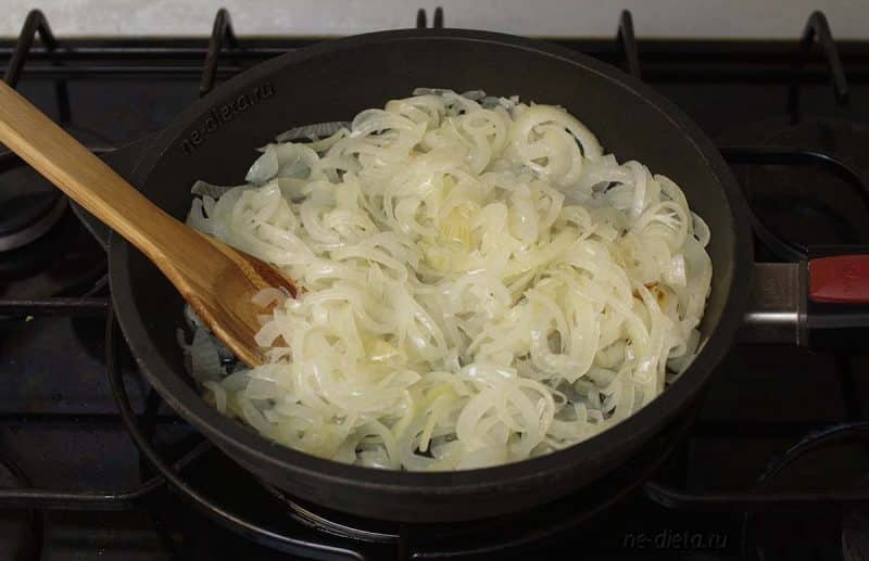 Useful properties of stewed onions for the body and the most delicious recipes