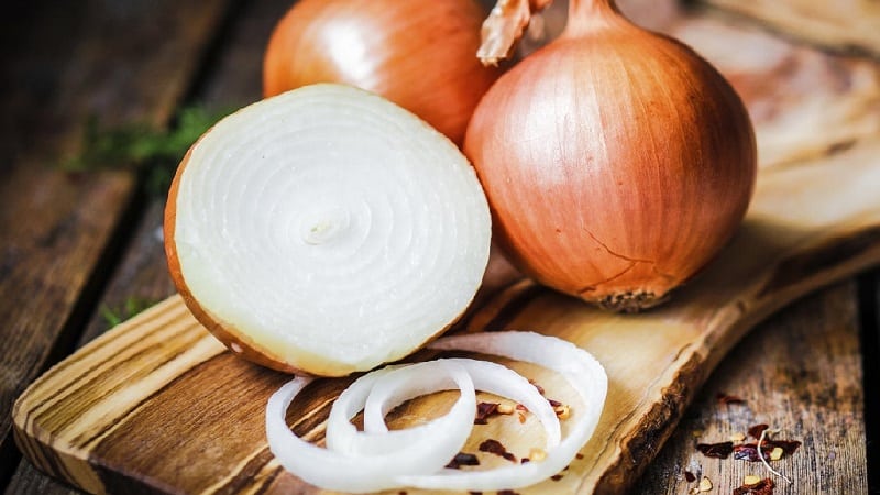 Calorie content and nutritional value of onions: fresh, boiled, fried
