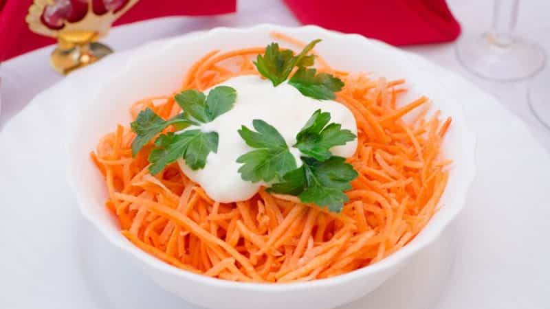 How to eat carrots for various forms of gastritis
