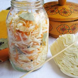 Cooking time for a delicious snack: how long does cabbage ferment at room temperature and how to determine readiness