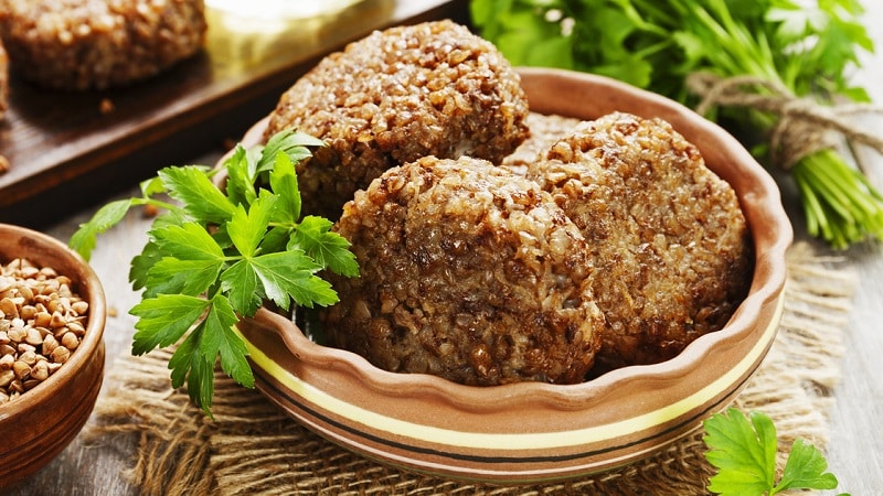 How does buckwheat affect blood pressure: does it raise or lower?