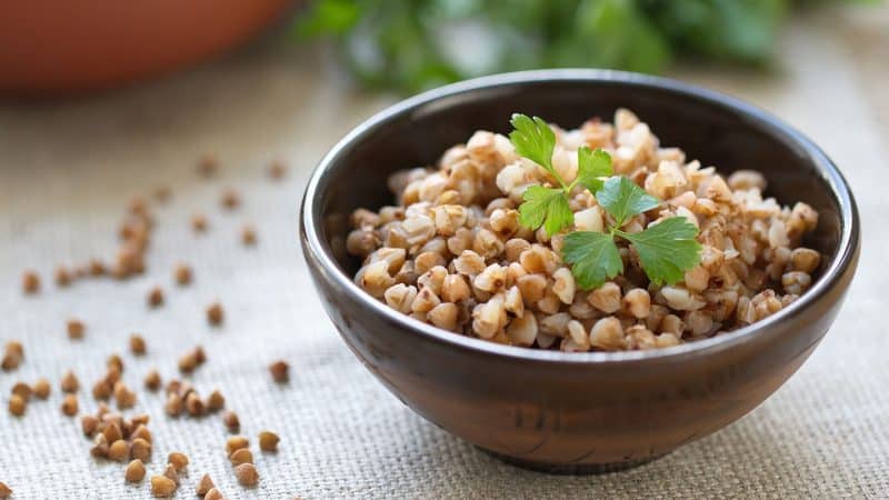 How does buckwheat affect blood pressure: does it raise or lower?