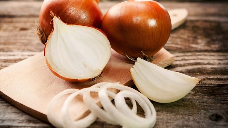 How to properly prepare and use onions with sugar for cough