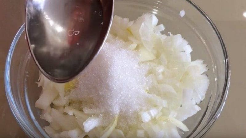 How to properly prepare and use onions with sugar for cough