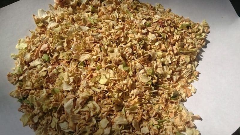 How to prepare dried cabbage and where to use such preparation