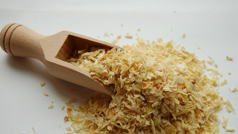 How to prepare dried onions in different ways and where to use them
