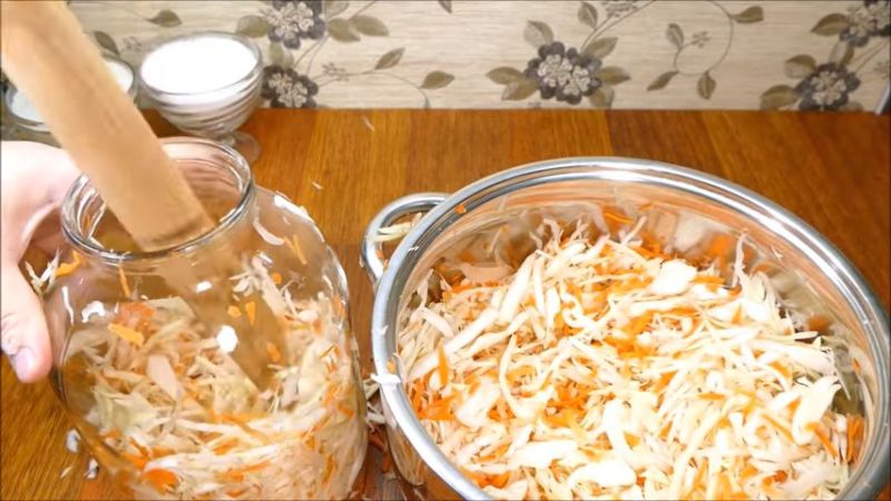 Reasons why sauerkraut turns dark and what to do to avoid it