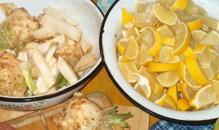 Beneficial properties of a medicinal mixture based on honey, lemon and celery root