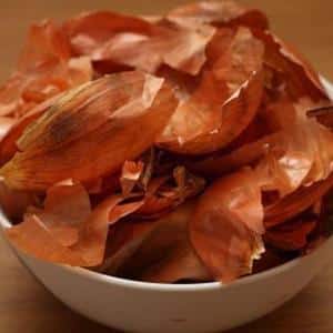 How to cure 100 diseases: the use of onion peels in folk medicine