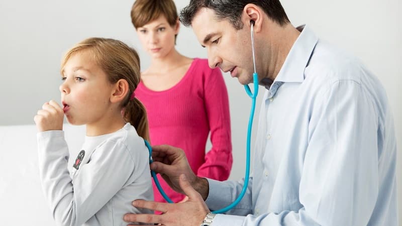 Saving children from coughing: the best onion-based recipes