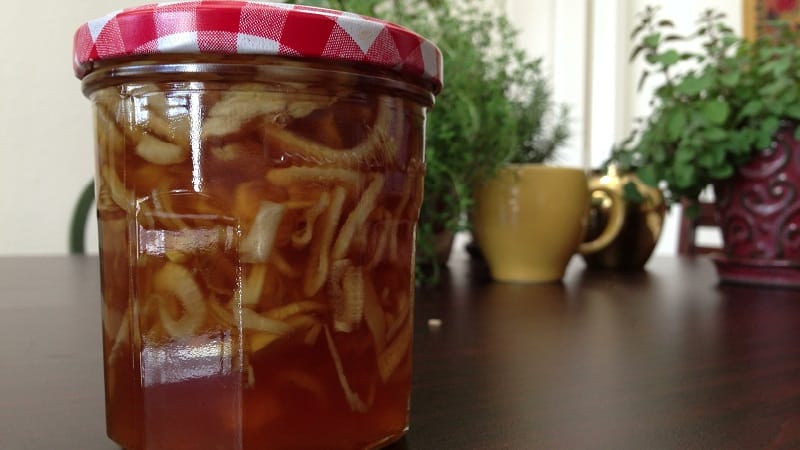 Saving children from coughing: the best onion-based recipes