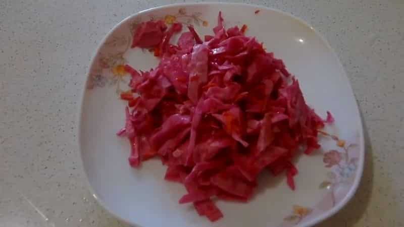 Delicious recipes for sauerkraut with beets without vinegar