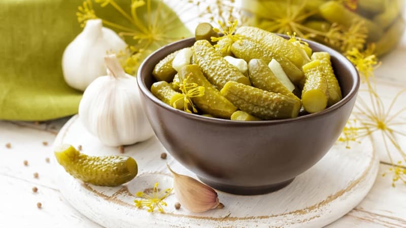 Delicious recipe for the winter: crispy pickled gherkins just like in the store in a 1 liter jar