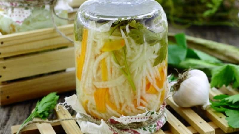 Delicious DIY preparations: recipes for preparing kohlrabi cabbage for the winter