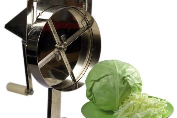 Instructions on how to properly salt cabbage for the winter in a saucepan with the addition of various ingredients