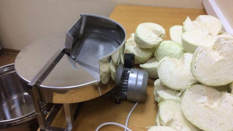 Instructions on how to properly salt cabbage for the winter in a saucepan with the addition of various ingredients