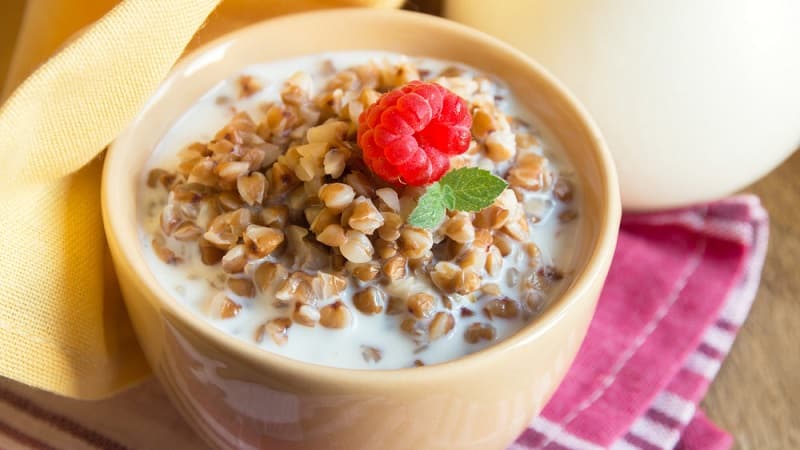 The benefits of eating raw buckwheat with kefir on an empty stomach in the morning
