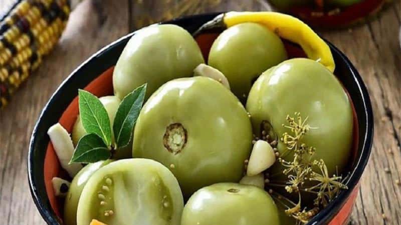 How to cook barrel green tomatoes at home: best recipes and cooking tips