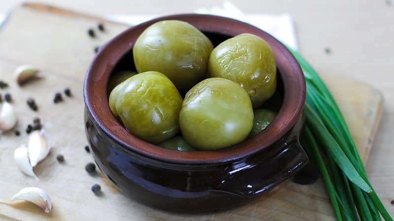 How to cook barrel green tomatoes at home: best recipes and cooking tips