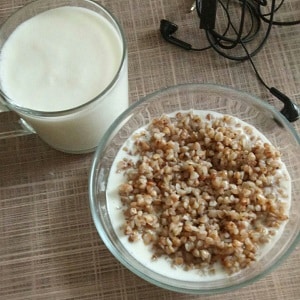 Why buckwheat with kefir is good for weight loss in the morning and how to prepare it correctly