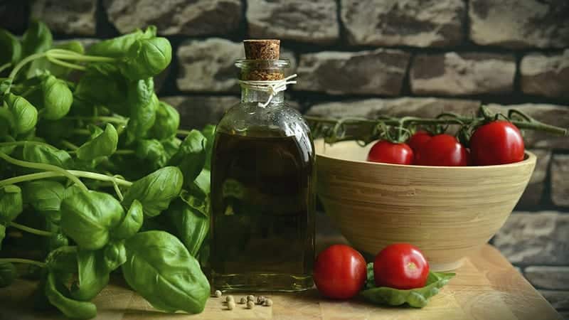 What are the benefits of basil essential oil and how to use it correctly