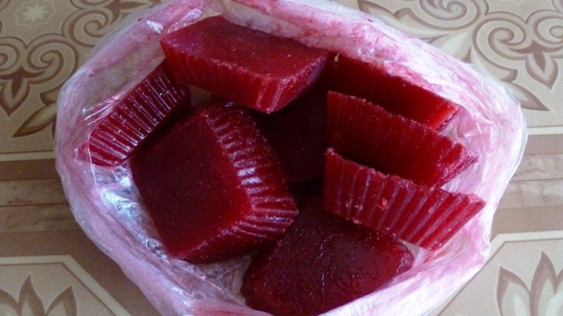 How can you freeze honeysuckle for the winter in the form of juice, puree or whole berries?
