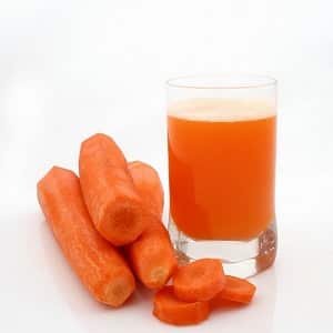 How to properly use carrot juice for a runny nose: recipes and recommendations