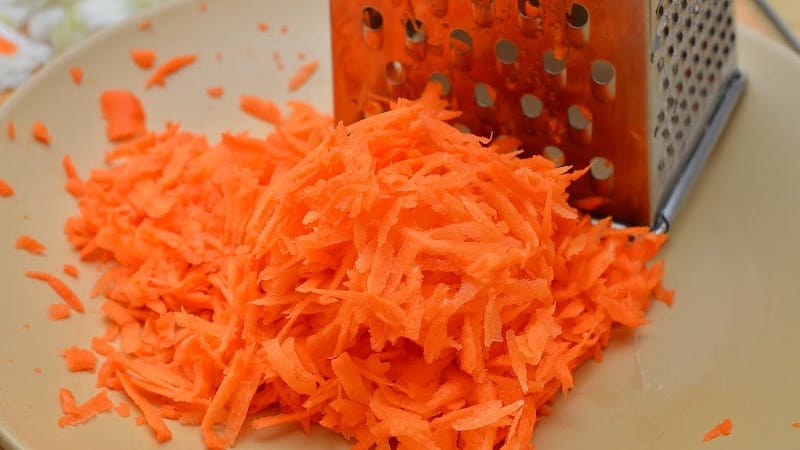 How to properly use carrot juice for a runny nose: recipes and recommendations