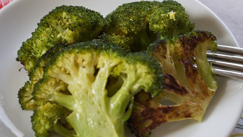 How to properly freeze broccoli for the winter at home: step-by-step instructions and use of the preparation