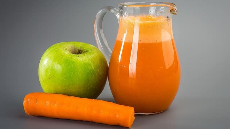 How to make delicious and healthy carrot-apple juice