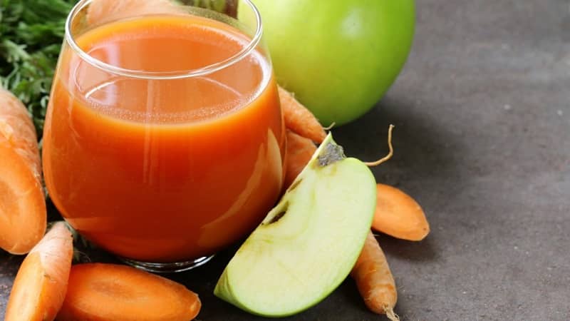 How to make delicious and healthy carrot-apple juice