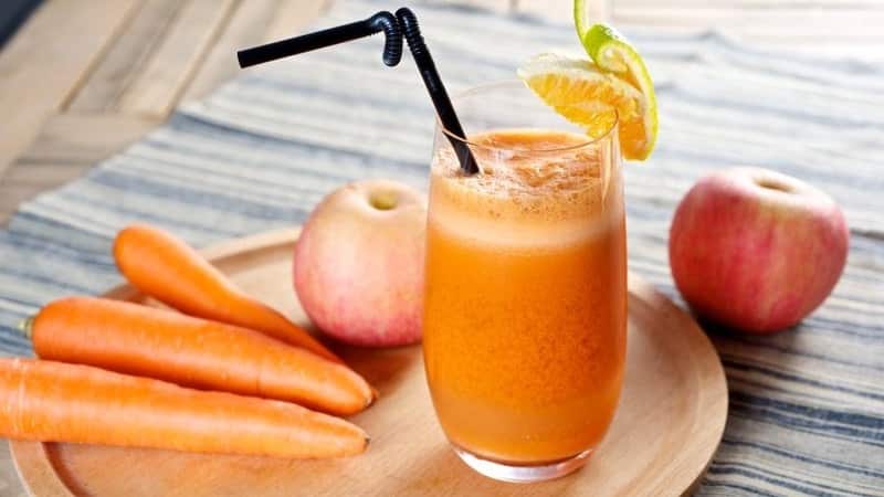 How to make delicious and healthy carrot-apple juice