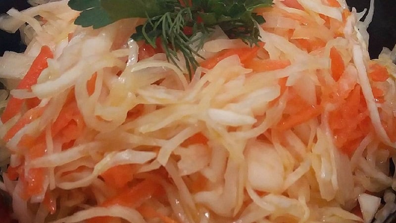 How to deliciously and simply prepare sauerkraut with ginger