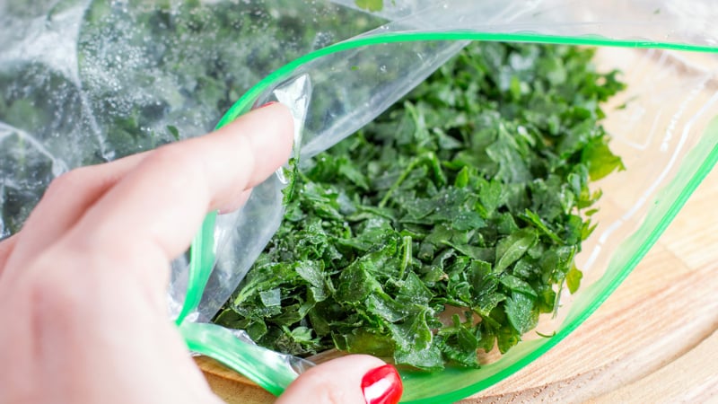 The best recommendations on how to prepare parsley for the winter and preserve the aroma