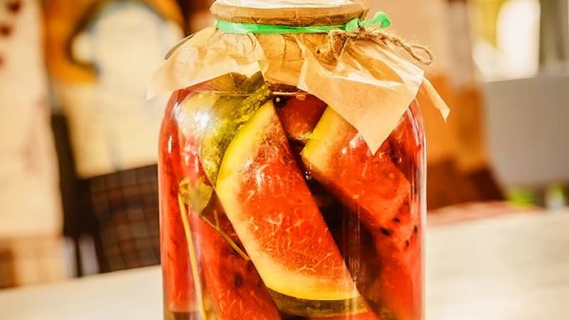 How to prepare salted watermelons in jars without sterilization