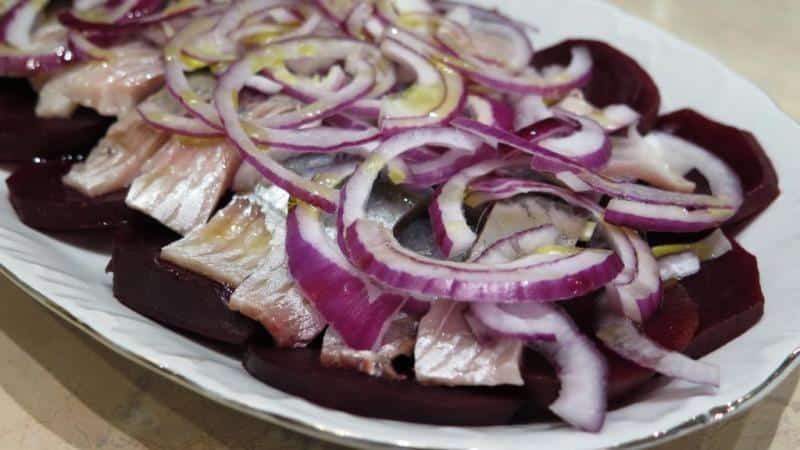 The most delicious recipes: how to pickle onions in vinegar
