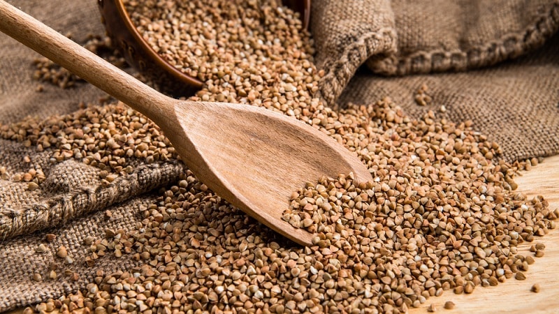 What vitamins and minerals are contained in buckwheat?