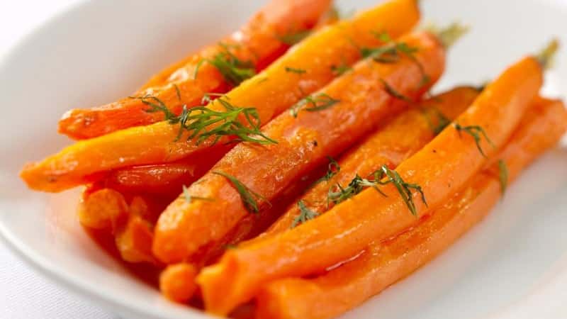 Calories, vitamins and nutritional value of fresh and cooked carrots